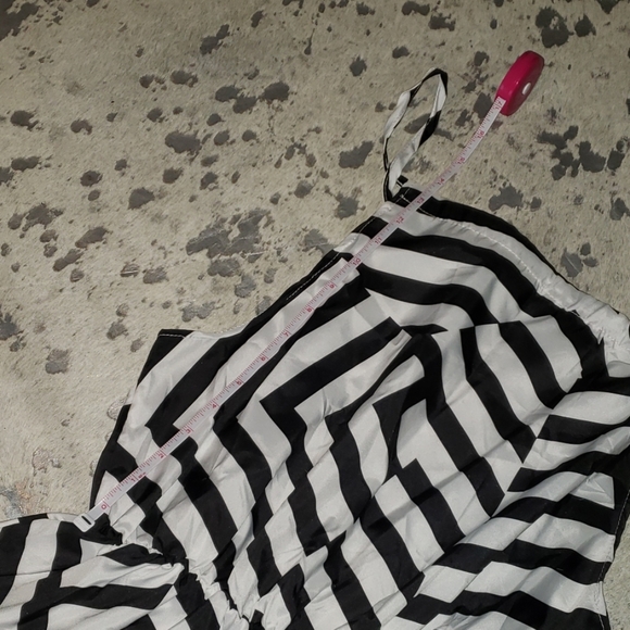 Black & White Printed Dress - Picture 6 of 6